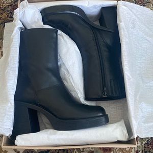 BRAND NEW Steve Madden Fantsie black leather boots